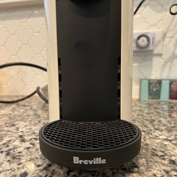 Nespresso Breville VertuoPlus Coffee Maker Excellent Condition - Picture 6 of 8